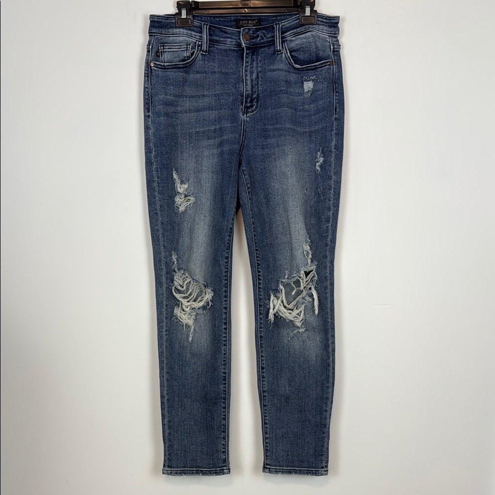 Judy Blue Leni Distressed High Rise Boyfriend Fit Jeans. Medium Wash. Size 9/29.
